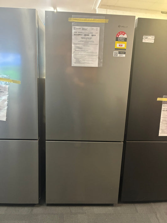 Westinghouse 425L Bottom Mount Fridge WBE4302AC-R — Factory Second (Category C)